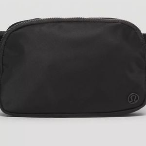 Lululemon everywhere belt bag
